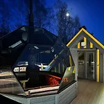 Lepikumaee With Sauna And Hot Tub For Up To 18 Persons بيت للعطل