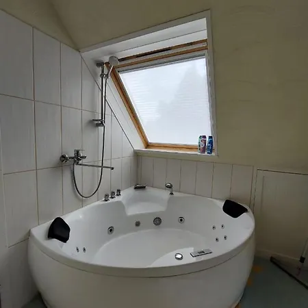 Vikendica Lepikumaee With Sauna And Hot Tub For Up To 18 Persons Reina