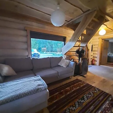 Vikendica Lepikumaee With Sauna And Hot Tub For Up To 18 Persons