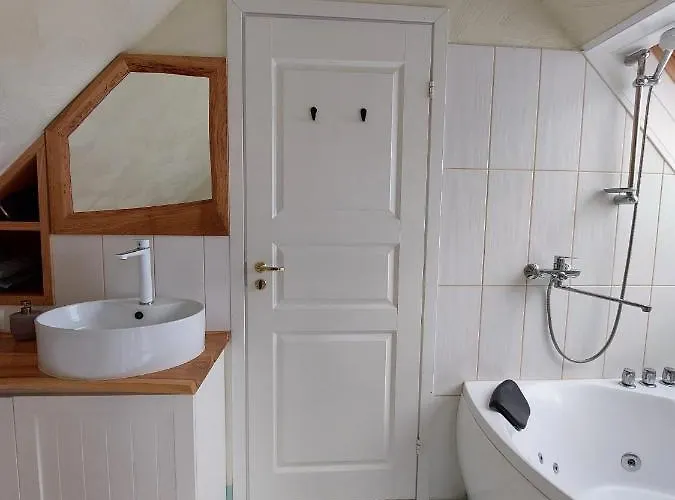 Lepikumaee With Sauna And Hot Tub For Up To 18 Persons *